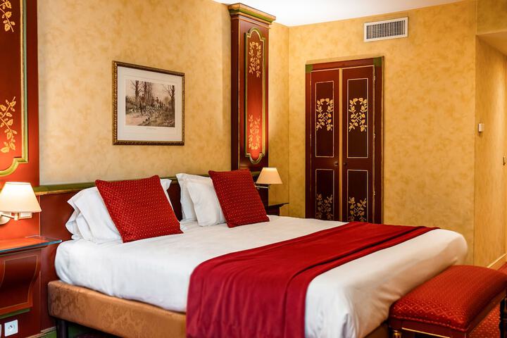 Room 12 of 28