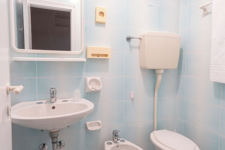 Room 15 of 27