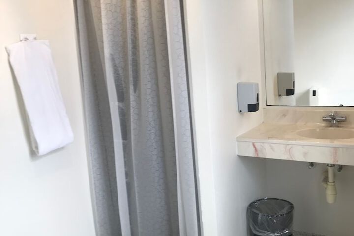 Room 13 of 30