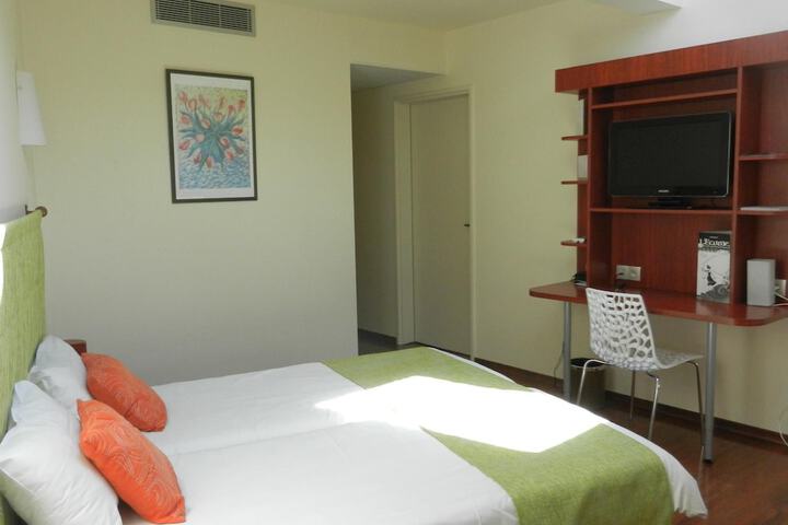 Room 25 of 84