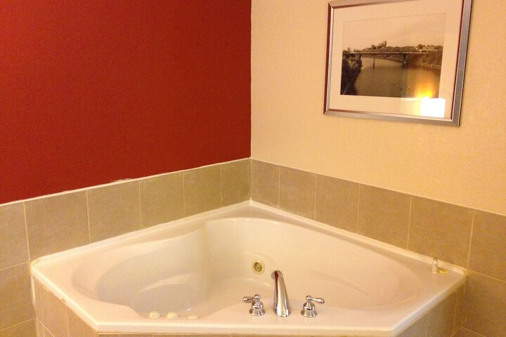 Jetted tub