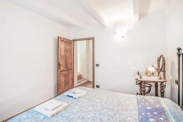 Room 4 of 14