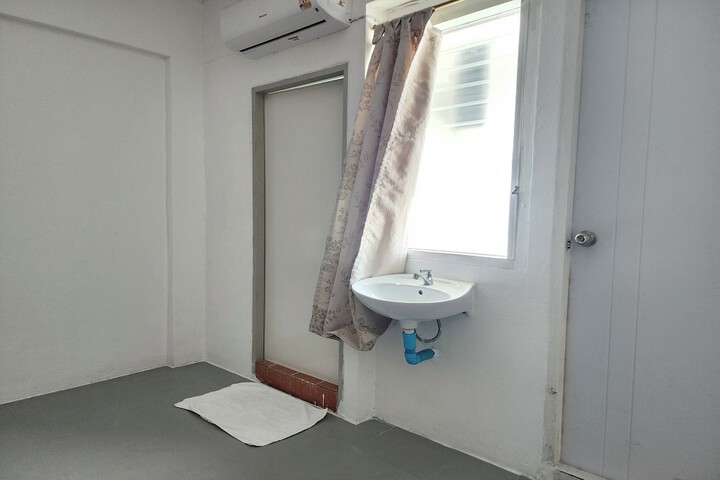 Room 4 of 35
