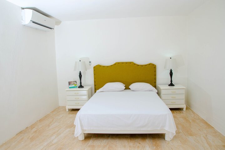 Room 7 of 65