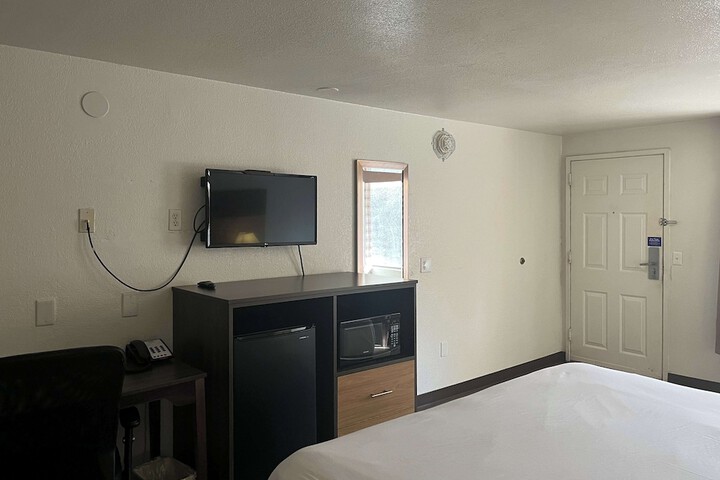 Room 12 of 28