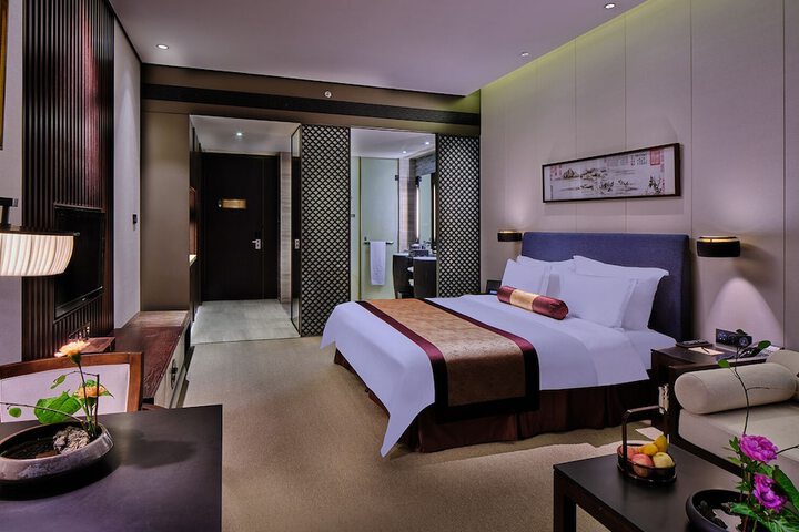 Room 27 of 82
