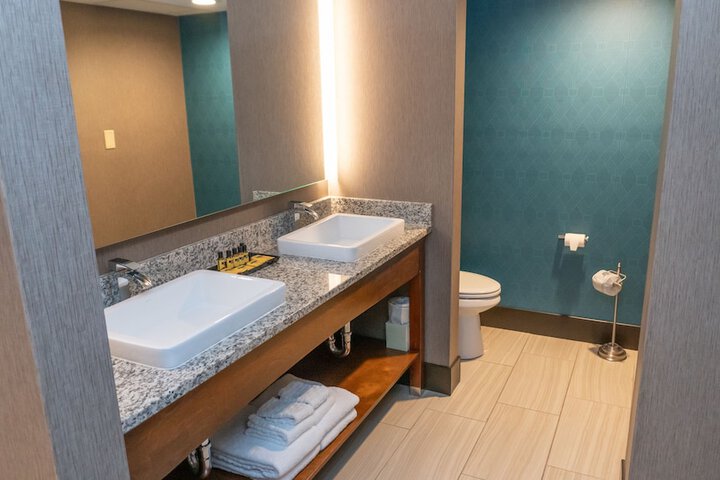 Bathroom sink