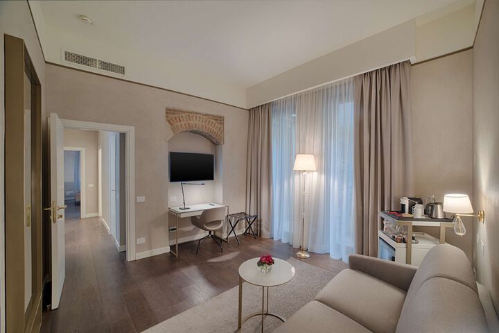 Room 11 of 79