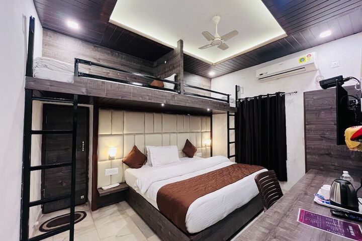 Room 9 of 22
