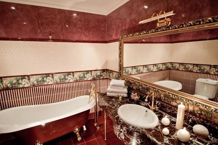 Room 21 of 30