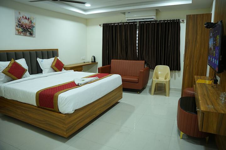 Hotel Savithas Grand