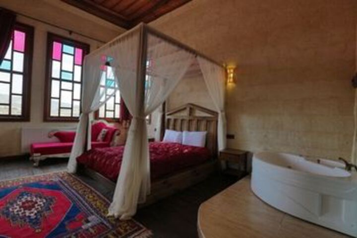 Room 10 of 32