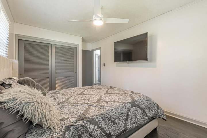 Room 2 of 10