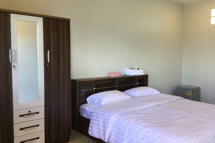 Room 2 of 7