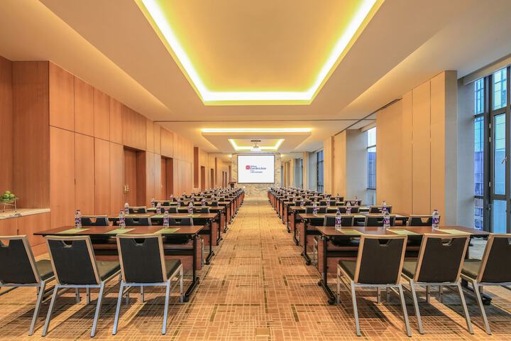 Ballroom/Hall 20 of 29
