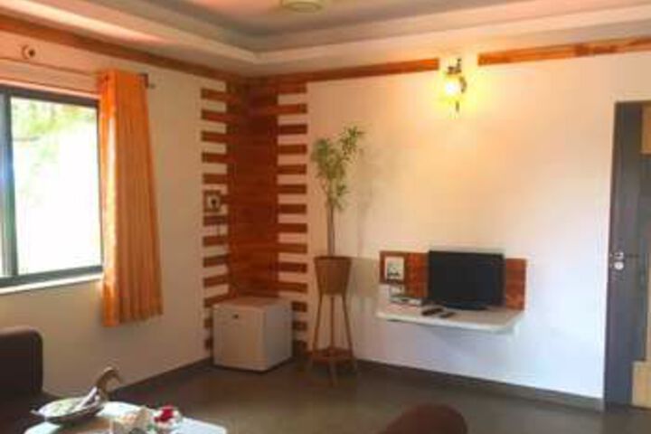 Room 10 of 16