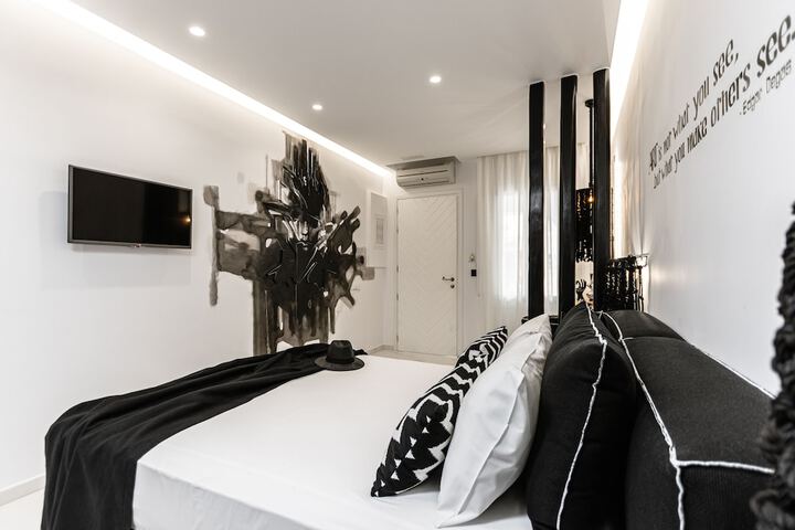 Room 35 of 168