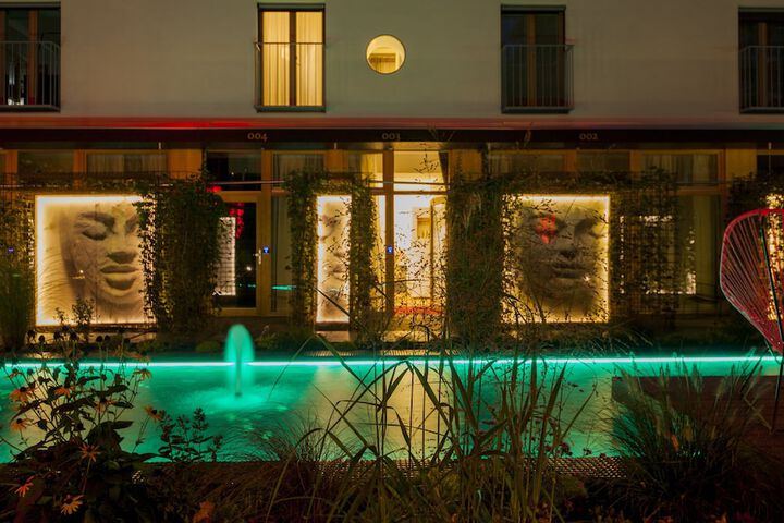 Hotel Exterior 145 of 159