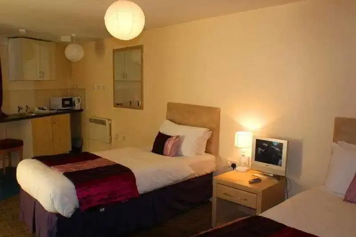 Room 4 of 6