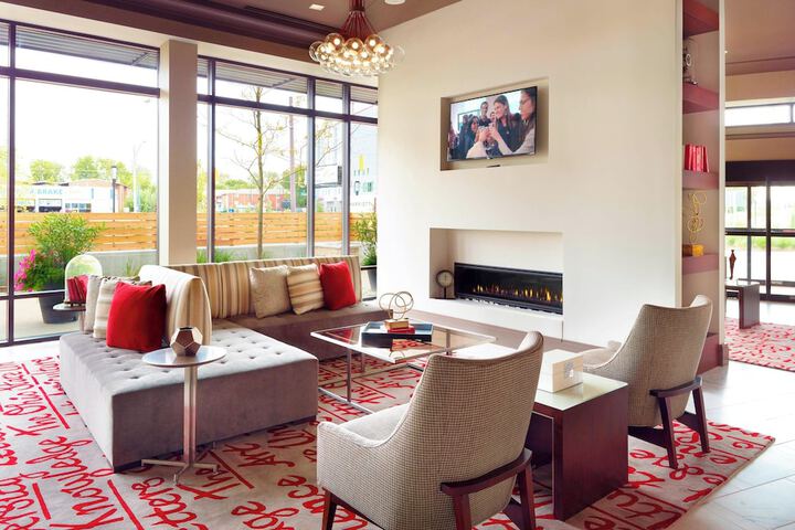 Lobby lounge
