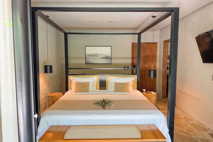 Room 33 of 110