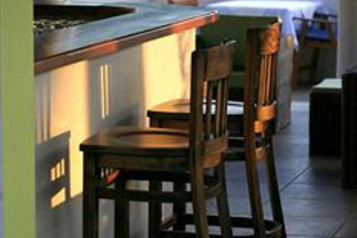 Lounge 32 of 57