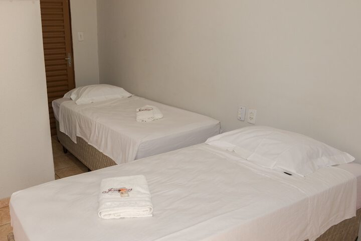 Room 6 of 40