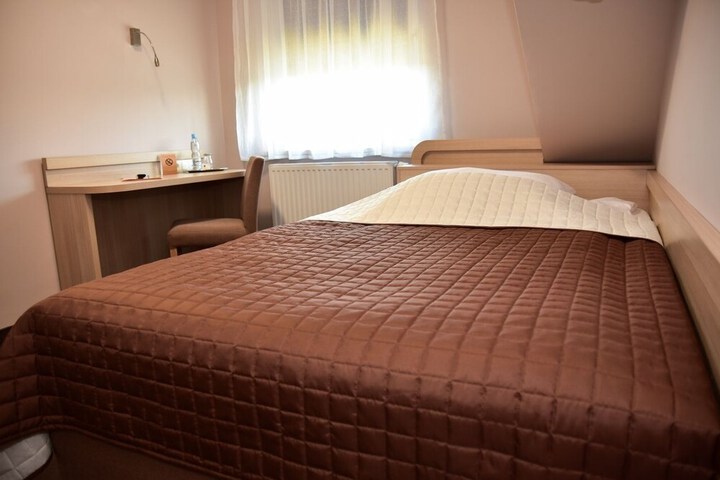 Room 10 of 40