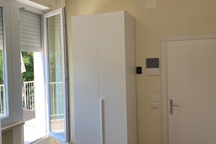 Room 12 of 99