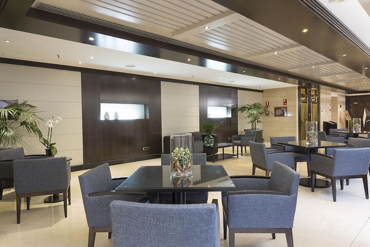 Entrance & Lobby