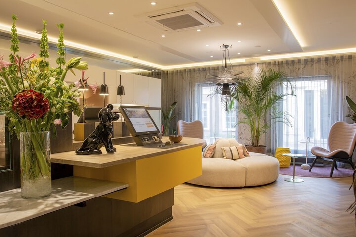 Entrance & Lobby
