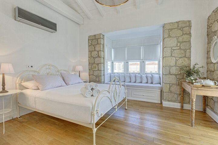 Room 15 of 60