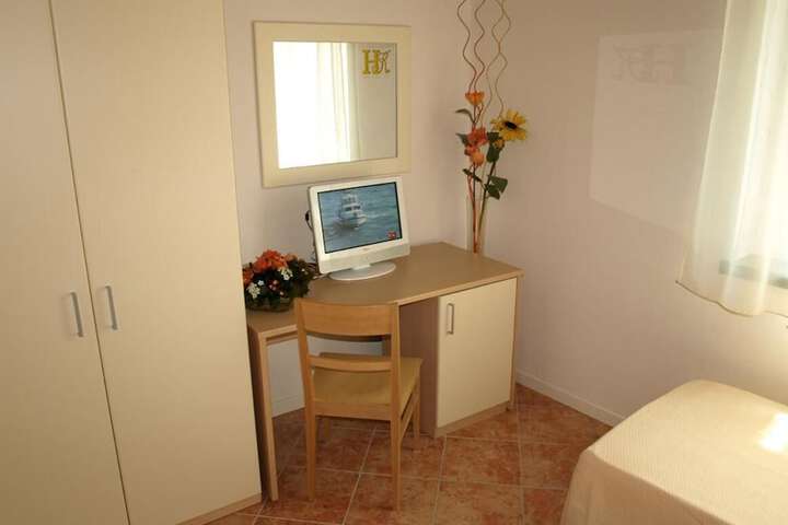 Room 16 of 42