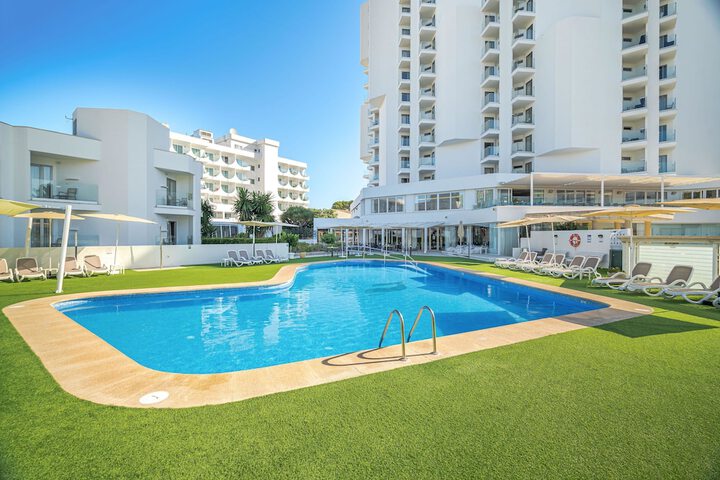 Hotel with Pool