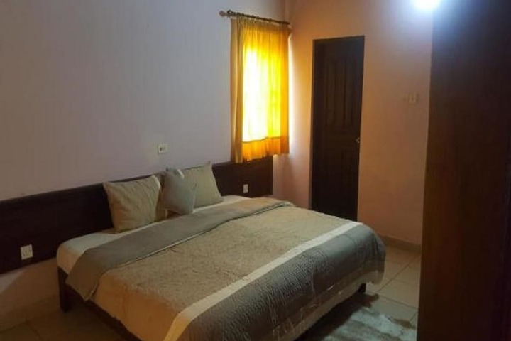 Room 12 of 21