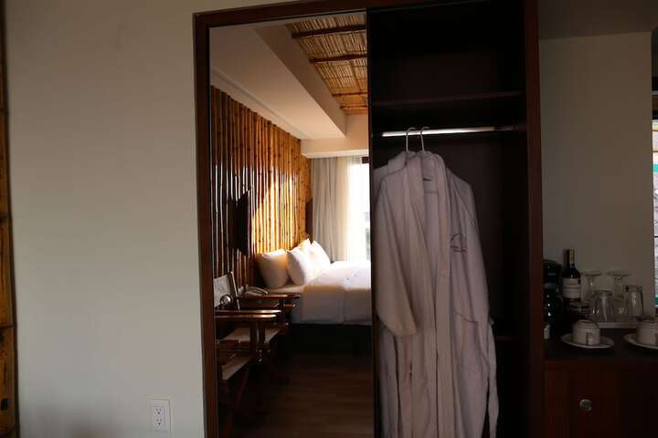 Room 36 of 170