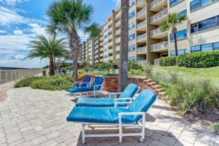 Sundeck 37 of 40