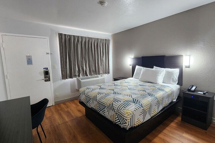 Room 53 of 125
