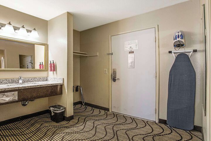 1 King Bed Microwave and Refrigerator Flat Screen Television High Speed Internet Accessible (11 of 20)