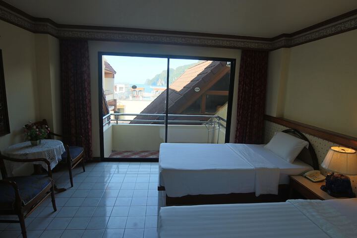 Room 17 of 53