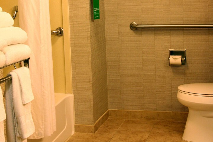 2 Queen Beds Mobility Hearing Accessible Roll in Shower (3 of 9)