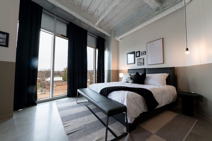 1 King Bed (11 of 19)
