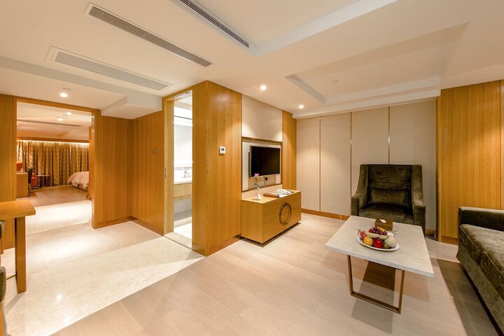 Room 8 of 36
