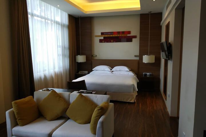 Room 6 of 104