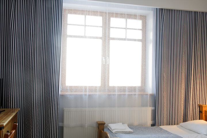 Room 6 of 210