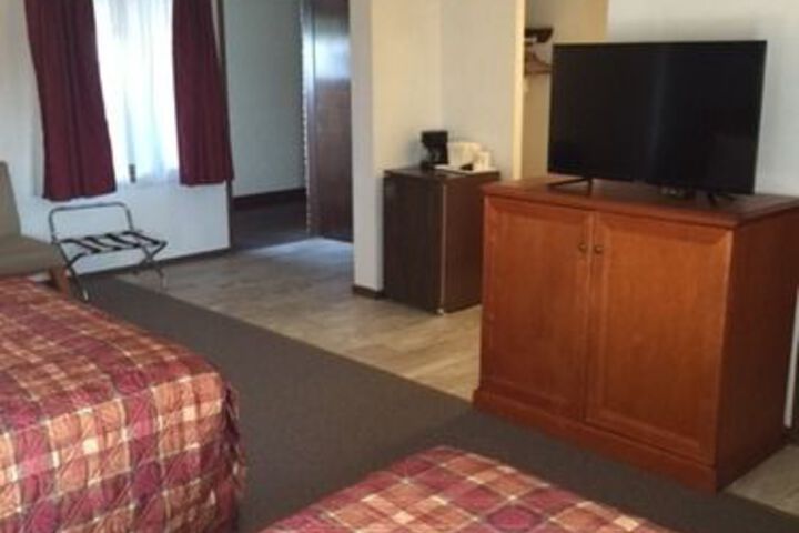 Room 11 of 16