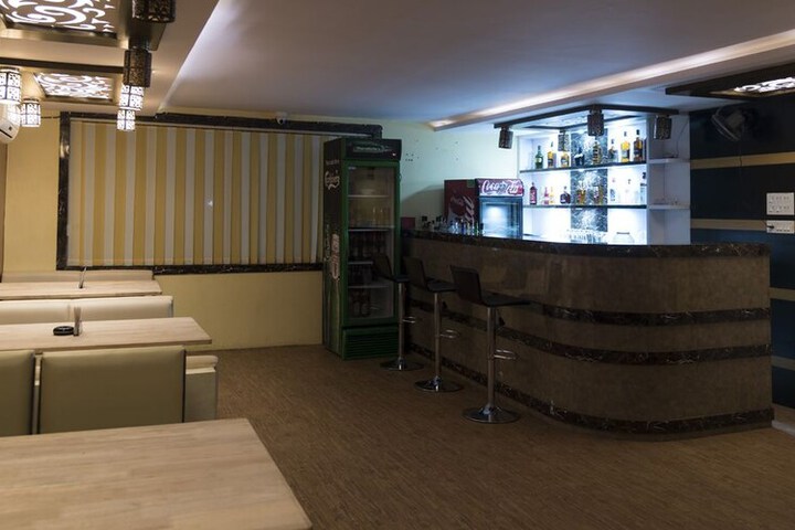 Lounge 11 of 15