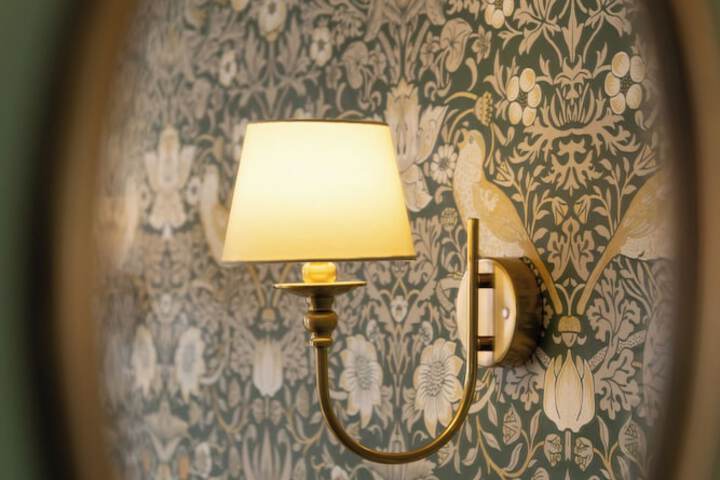 Room 32 of 65