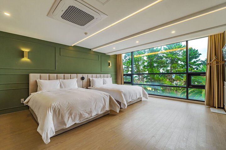 Room 37 of 144