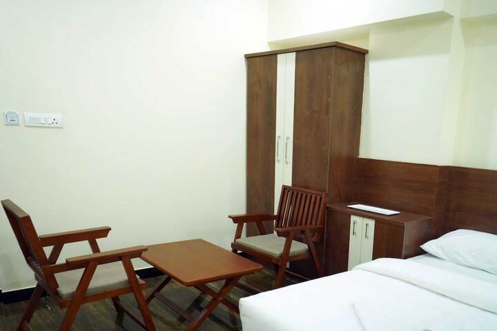 Room 11 of 16